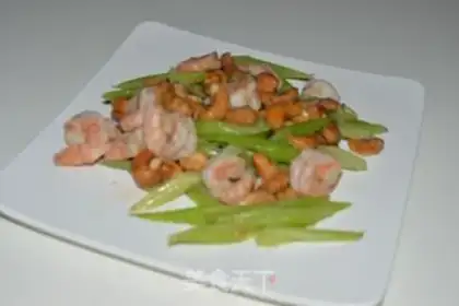Make Celery cashew shrimp step 5
