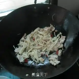 Make Gold-cracking mushroom fried meat step 5
