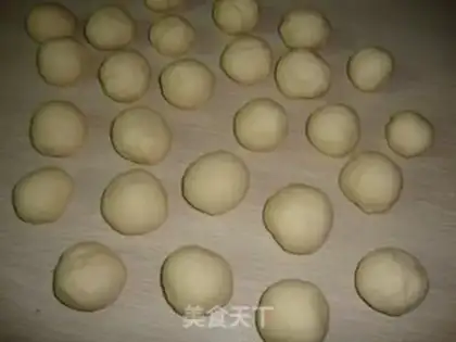 Make Froggy fork buns step 5