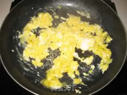 Make Eggs and wood and rice step 2
