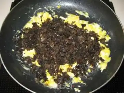 Make Eggs and wood and rice step 3