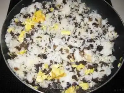 Make Eggs and wood and rice step 5