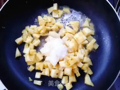 Make Sweet pineapple pie step 4