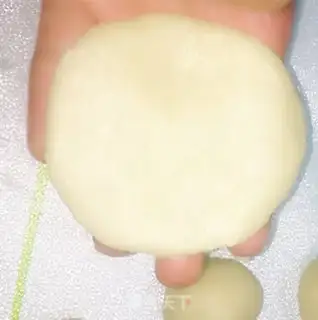 Make Puffed meat pie step 4