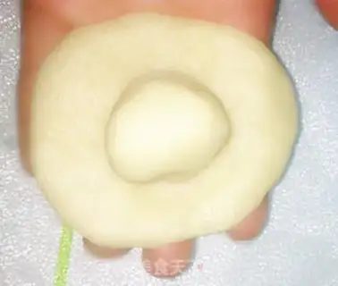 Make Puffed meat pie step 5