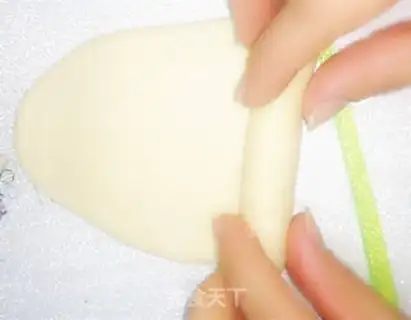 Make Puffed meat pie step 7