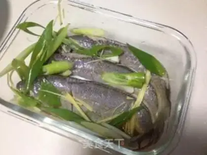Make A little yellow fish step 0