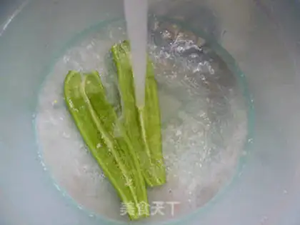 Make A green pepper spicy sour step 1