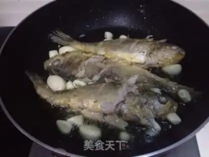 Make A little yellow fish step 4