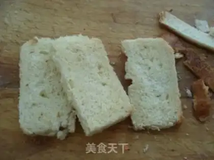 Make Toast banana rolls step 1