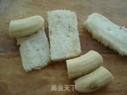 Make Toast banana rolls step 3