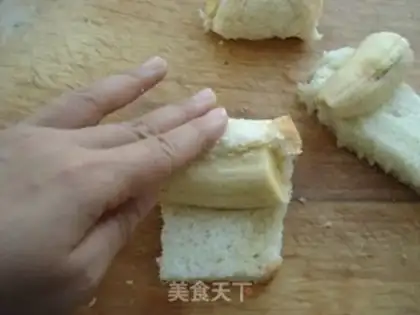 Make Toast banana rolls step 4