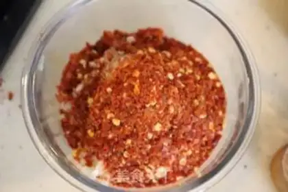 Make Spicy pepper oil step 2