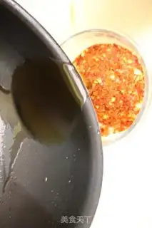 Make Spicy pepper oil step 5