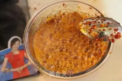 Make Spicy pepper oil step 6