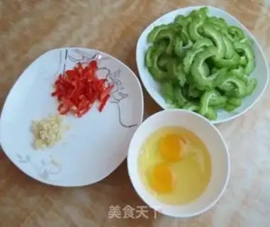 Make Scrambled eggs step 1
