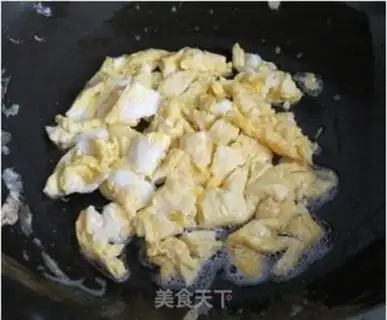 Make Scrambled eggs step 2