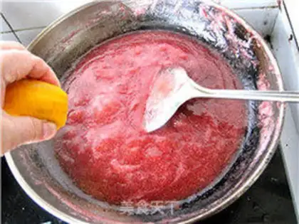 Make Strawberry sauce step 6