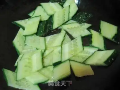 Make cucumber fried eggs step 3