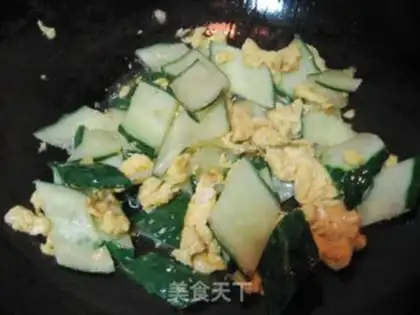 Make cucumber fried eggs step 4