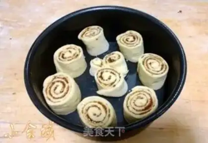 Make Warm cinnamon rolls step 4