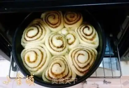 Make Warm cinnamon rolls step 5