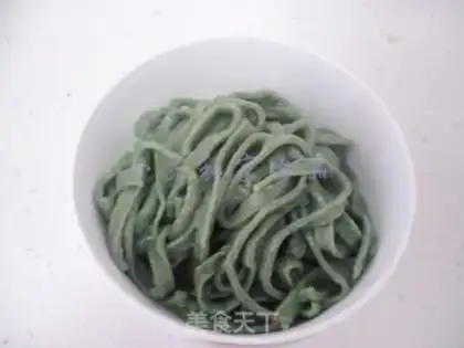 Make Tomato egg spinach noodles step 15