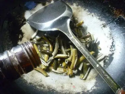 Make Onion peppers, fried silk step 6