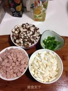 Make The mushrooms are white step 0