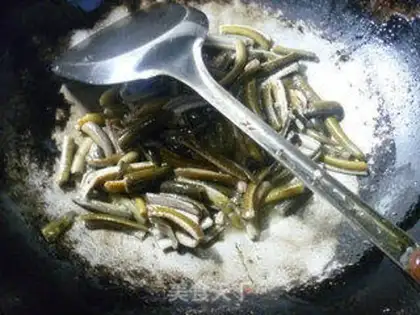Make Onion peppers, fried silk step 7