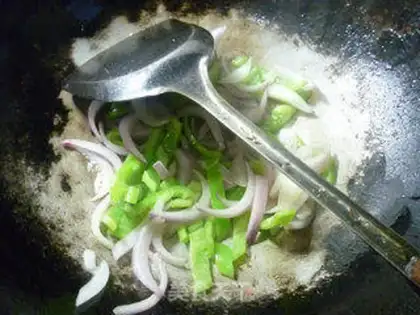 Make Onion peppers, fried silk step 8