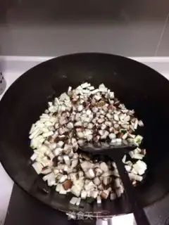Make The mushrooms are white step 3
