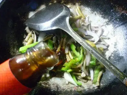 Make Onion peppers, fried silk step 11