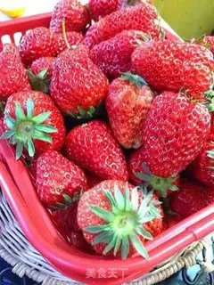 Make Homemade healthy strawberry sauce step 0
