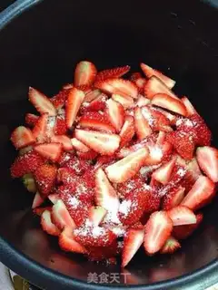 Make Homemade healthy strawberry sauce step 2