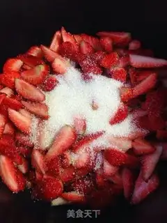Make Homemade healthy strawberry sauce step 4