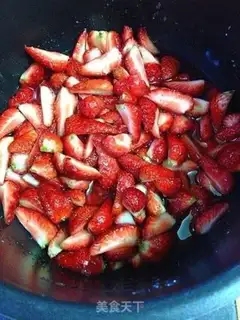 Make Homemade healthy strawberry sauce step 5