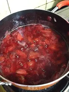 Make Homemade healthy strawberry sauce step 6
