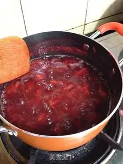 Make Homemade healthy strawberry sauce step 7