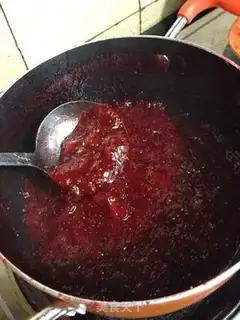 Make Homemade healthy strawberry sauce step 8