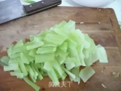 Make Scrambleded eggs step 1
