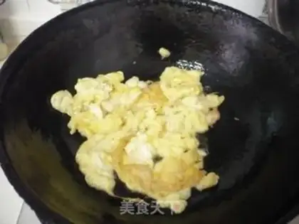 Make Scrambleded eggs step 2