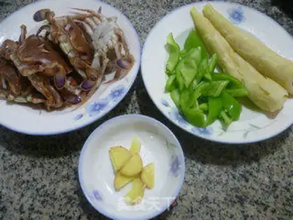 Make Crabs with green peppers step 0