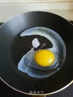 Make Fried goose eggs step 2