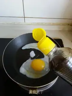 Make Fried goose eggs step 3