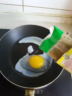 Make Fried goose eggs step 4