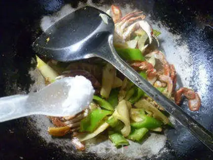 Make Crabs with green peppers step 8
