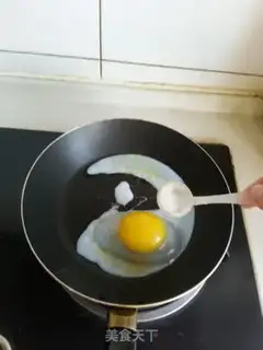 Make Fried goose eggs step 5