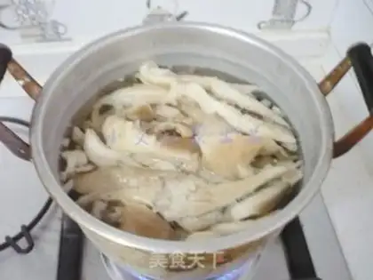 Make Pretzel mushrooms step 2