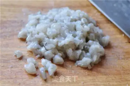 Make Shrimp cuisine for soup step 1